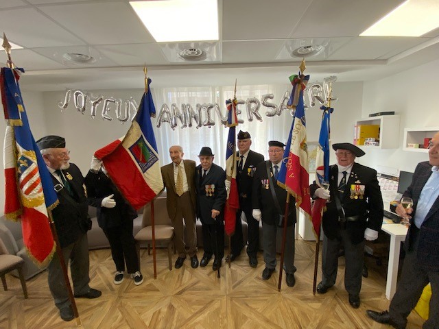 Les associations des anciens combattants présents pour les 100 ans de M. Zecchin au Domaine d'Ucétia