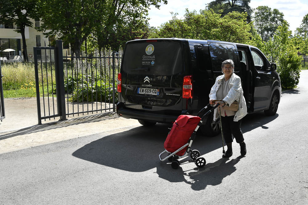 Navette pour permettre aux seniors d'aller faire leurs courses, résidence services seniors Occitalia à Montpellier