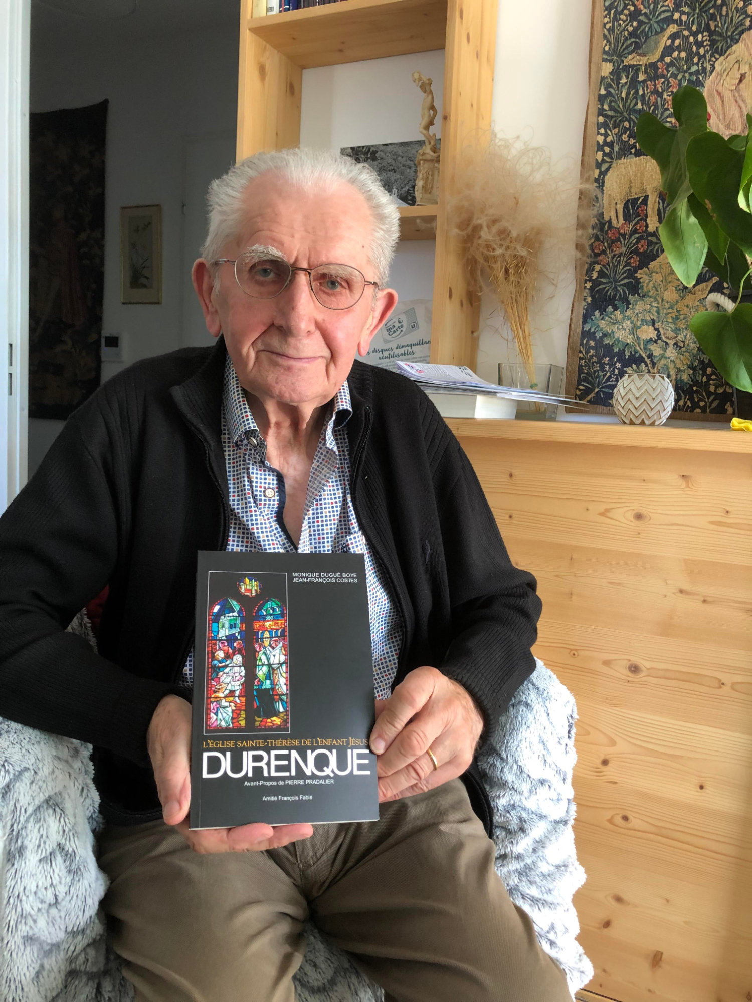 M. Costes avec le livre "Durenque"