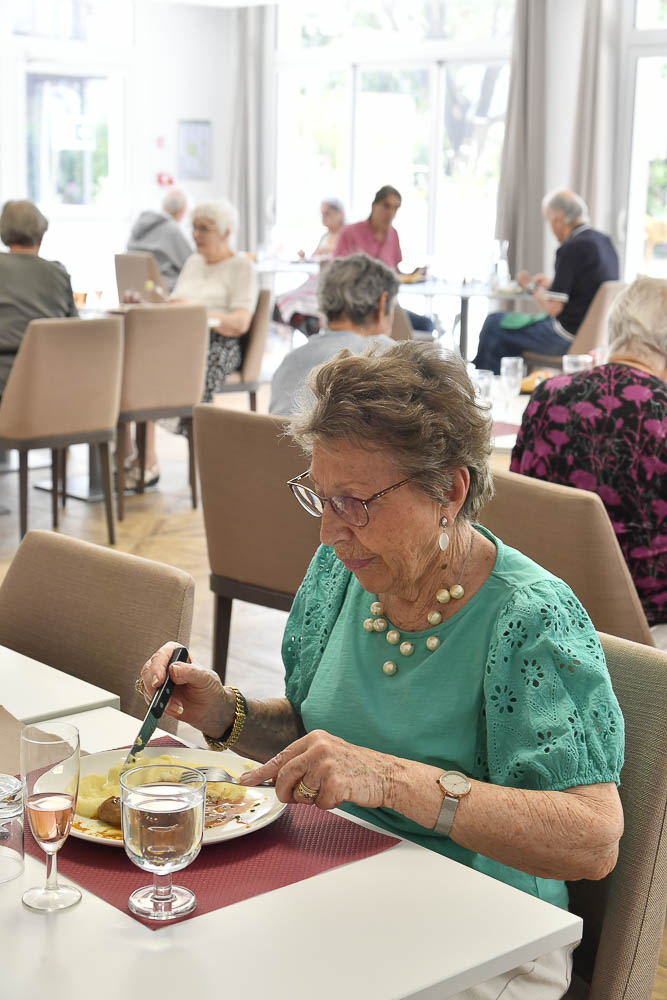 Restaurant de la Résidence Services Seniors Occitalia Le Domaine d'Ucétia à Uzès