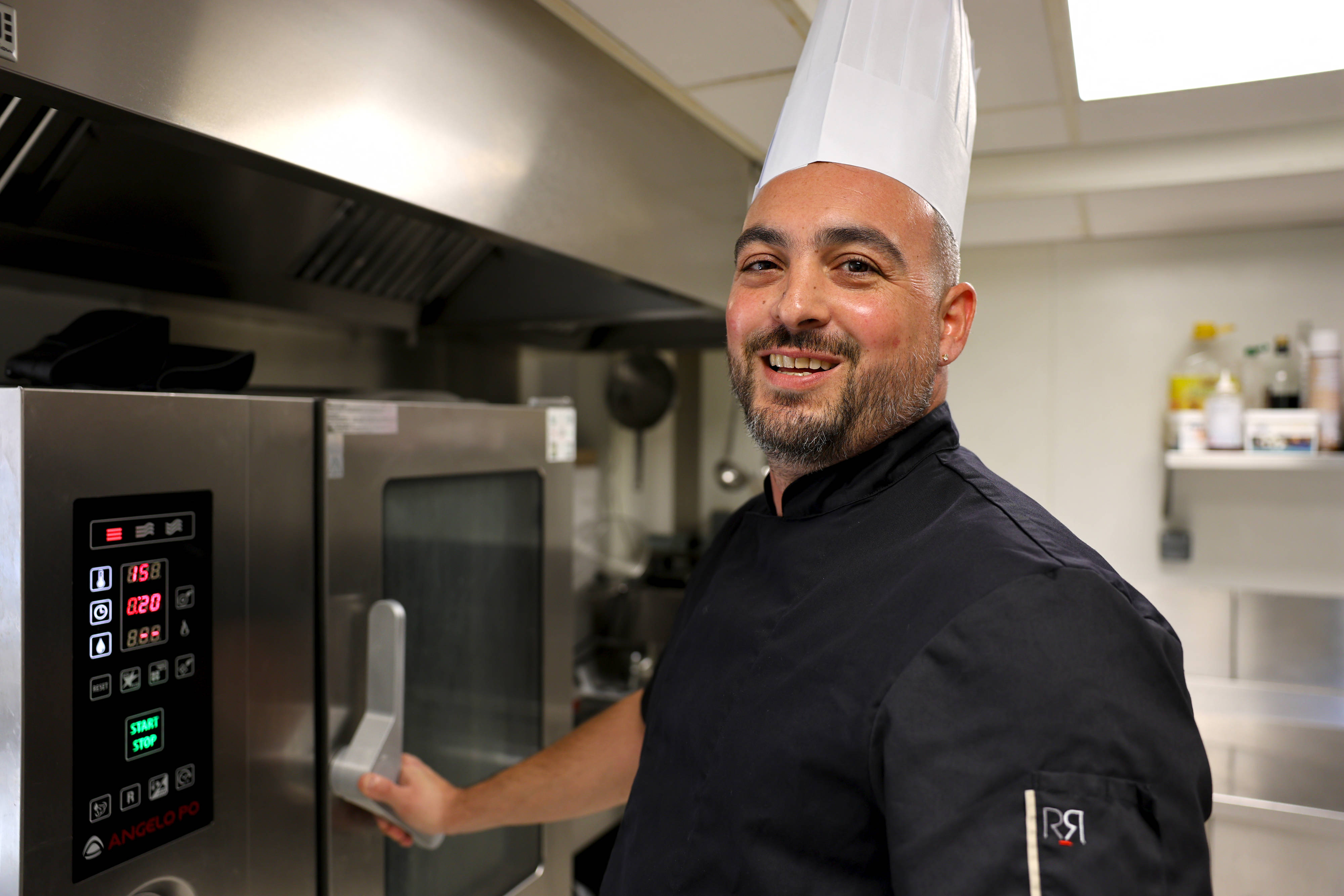 Chef cuisinier en résidence seniors, à l'Orangerie du Château Levât, dans le quartier des beaux arts à Montpellier