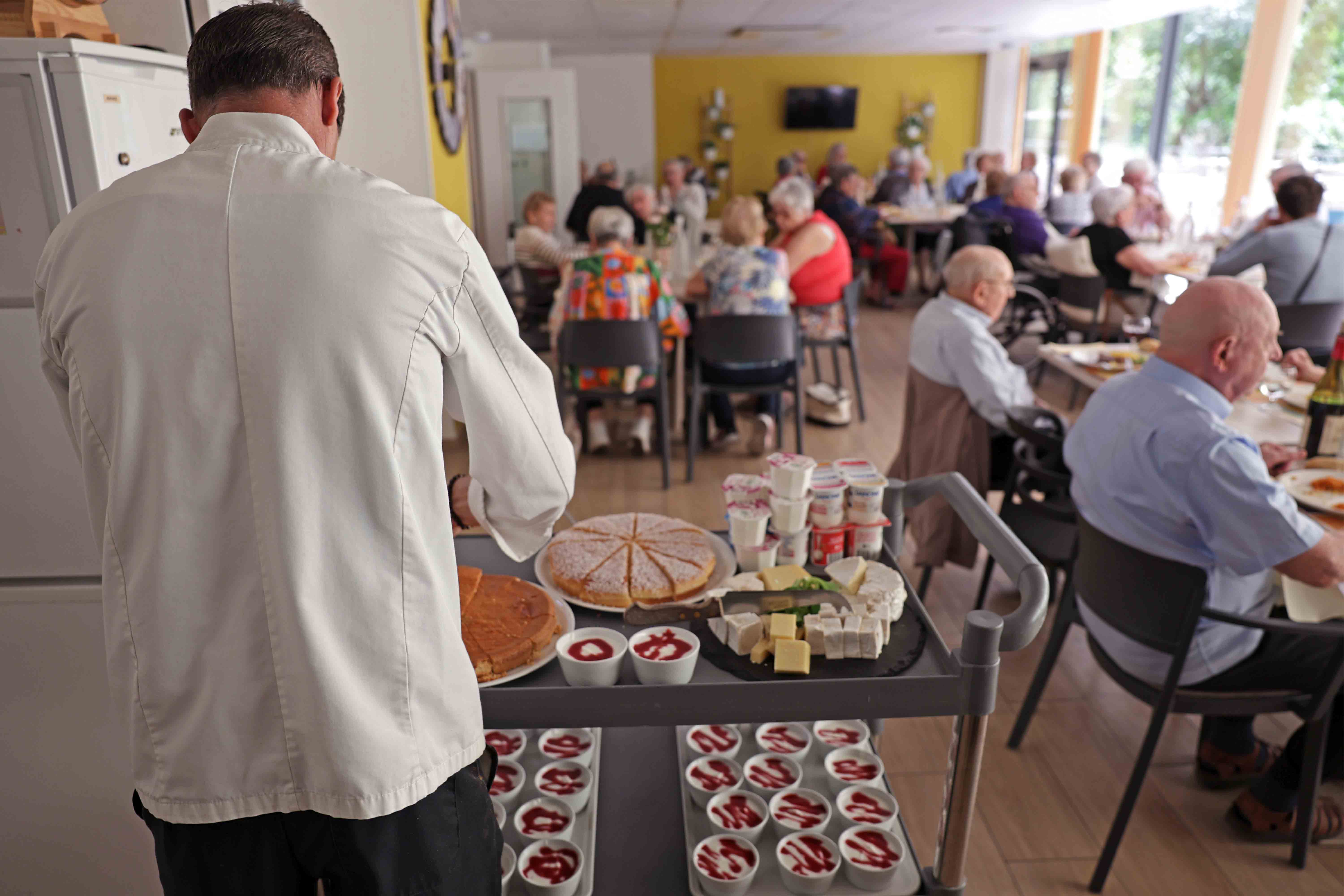 Toutes les résidences Occitalia pour seniors dispose d'un restaurant avec un chef qui cuisine sur place des produits frais et de saison