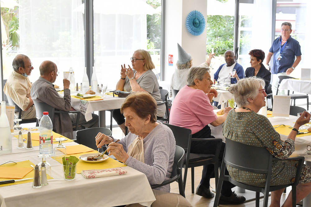 Déjeuner au restaurant de l'Apogée, résidence services seniors Occitalia à Castelnau-le-Lez