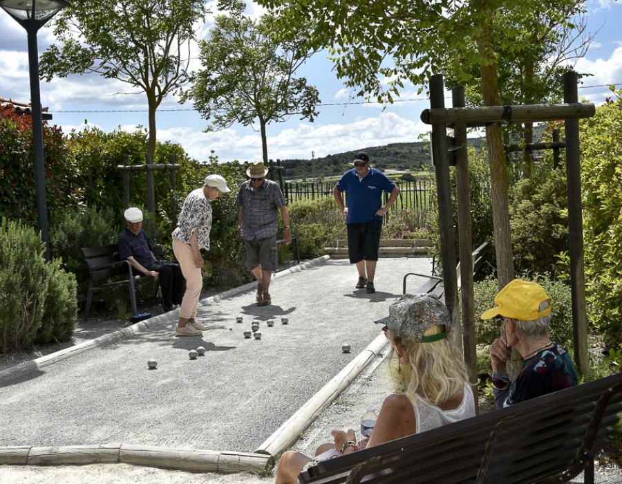 le domaine de maleska residence seniors poussan Occitalia pétanque