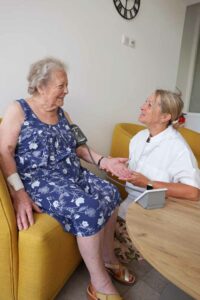 Les résidences services seniors Occitalia proposent un accompangement médical en cas de besoin ou de santé qui se dégrade